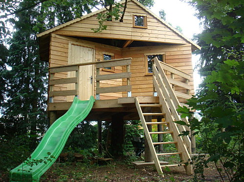 Construire une cabane : apprendre à construire une cabane pour enfant